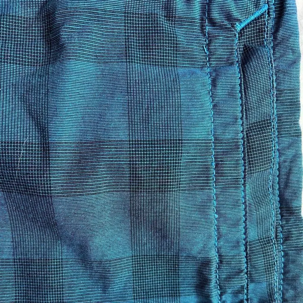 The North Face Shorts Mens Size 40 Blue Plaid Relaxed Fit Hiking Cargo Pockets